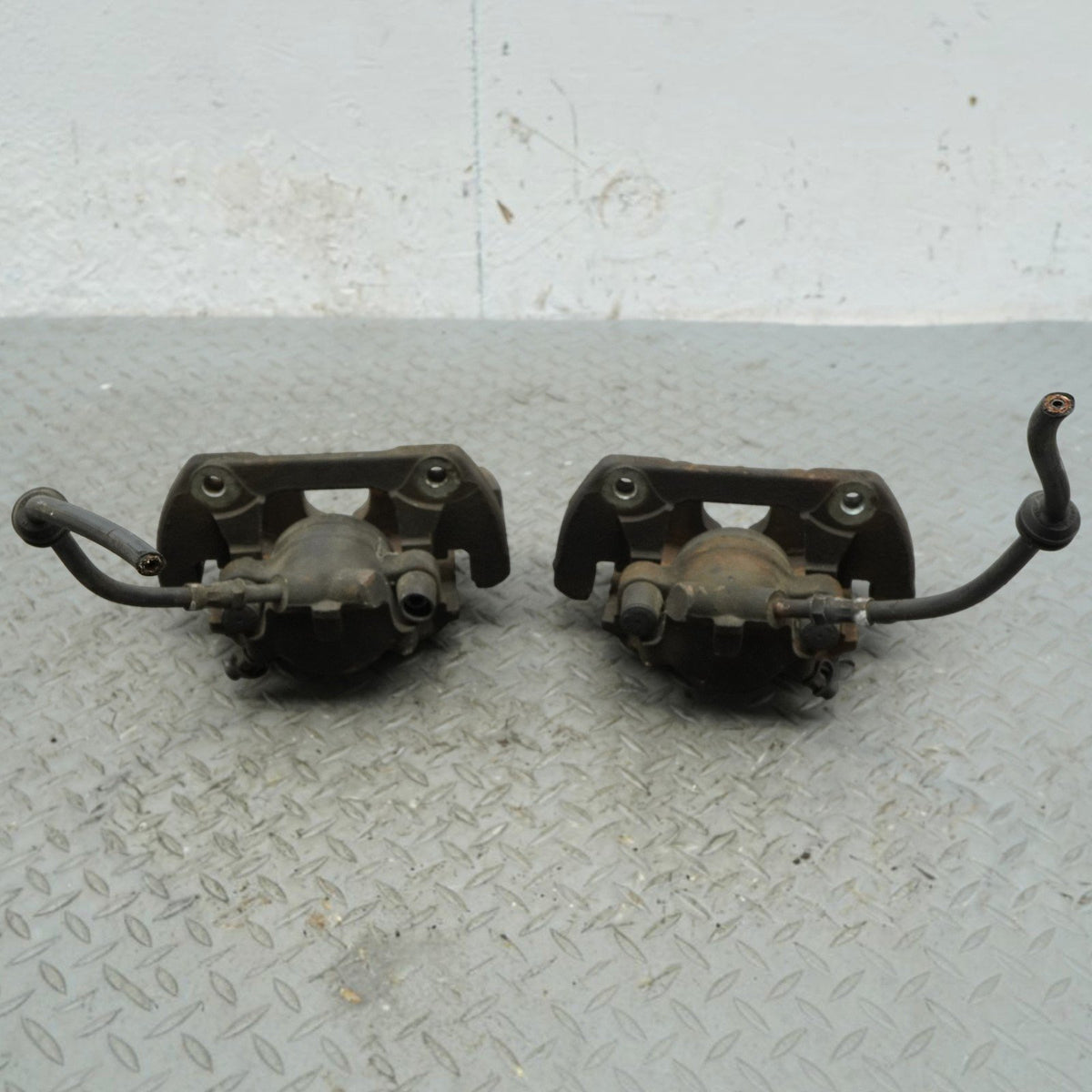 01-05 BMW 330i E46 Sedan Front Left Right Side Brake Caliper 34116765881 OEM