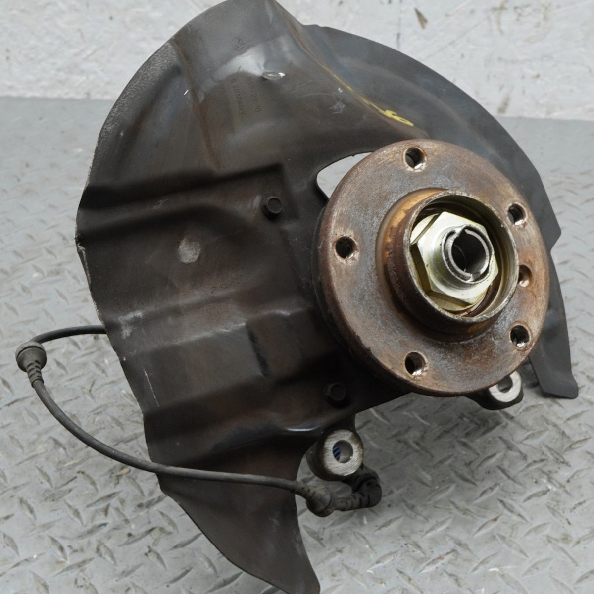 99-06 BMW 320 323 325 328 330 E46 Front Left Spindle Knuckle Hub 31211096429 OEM