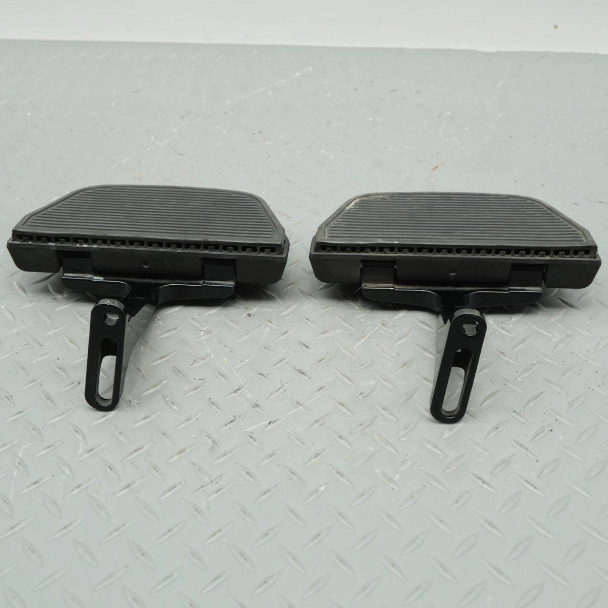 12-13 Harley FLHTC Electra Glide Classic Passenger Floorboard Footrest LH RH OEM