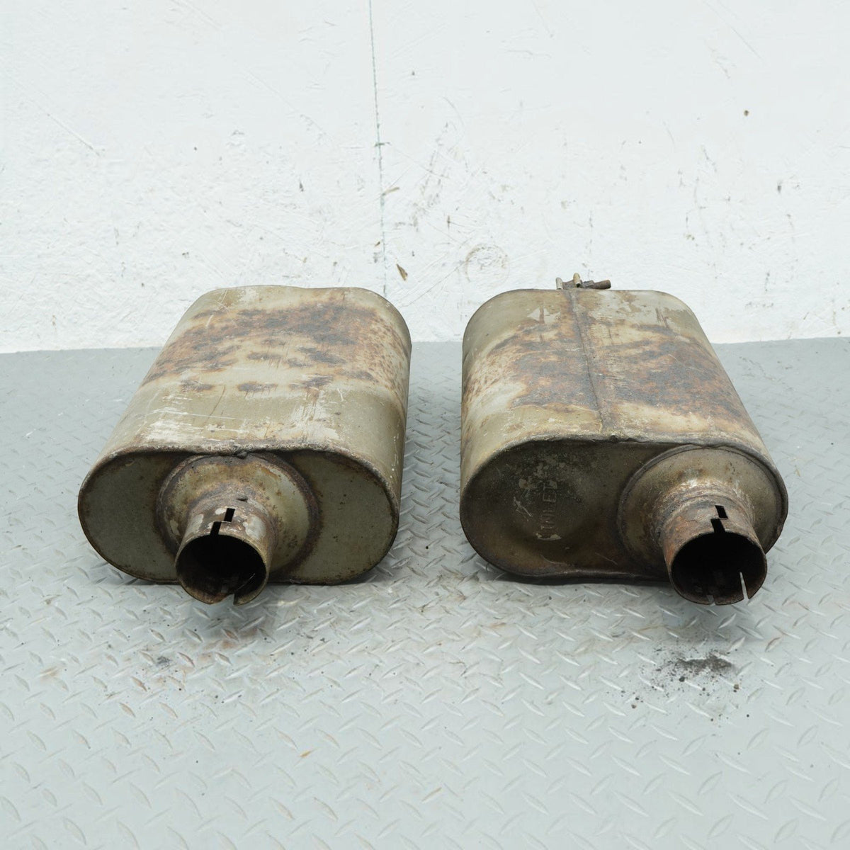 15-23 Dodge Challenger SXT Exhaust Silencer Muffler Pipe Rear LH RH 6089347 OEM