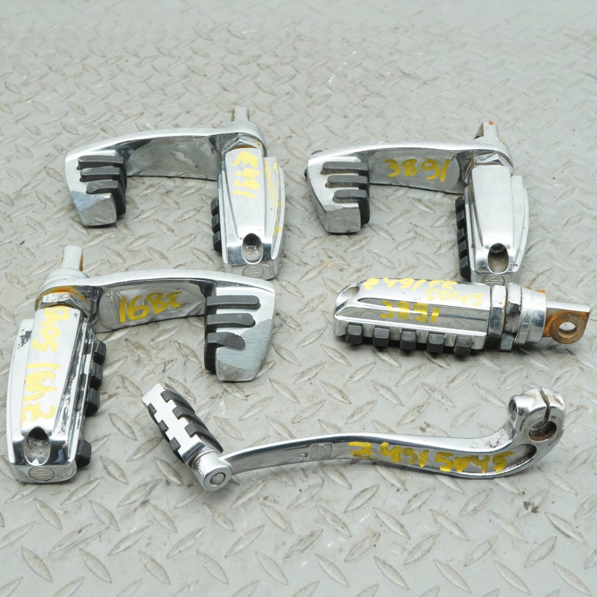 2007 Harley-Davidson FXSTD Softail Deuce Footpegs Footrest Pad Lever OEM