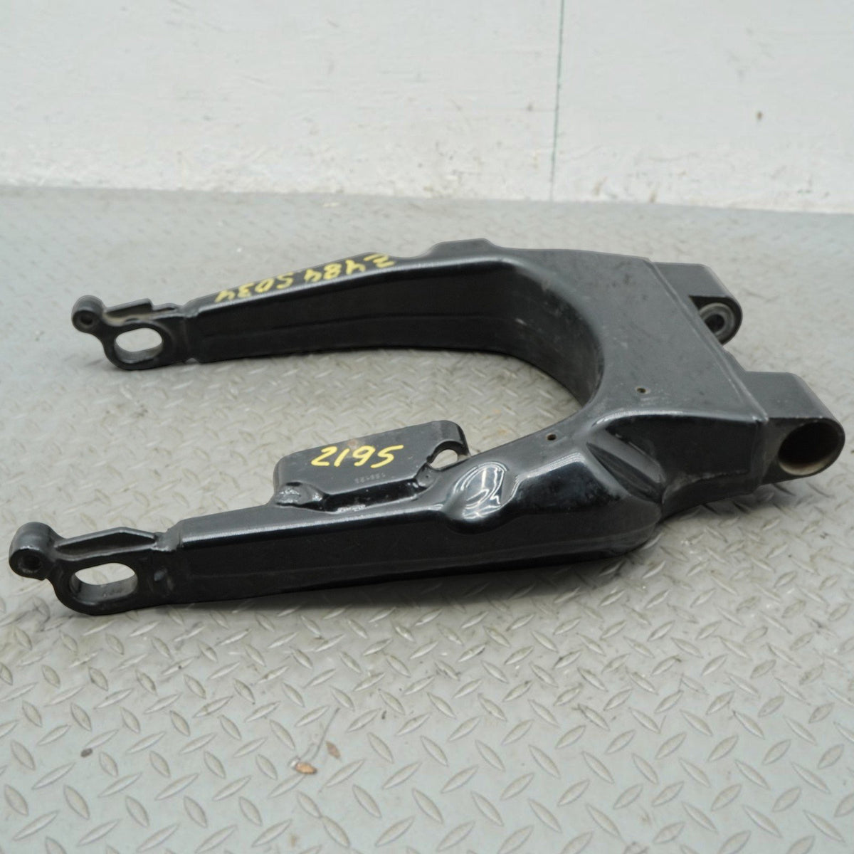 12-13 Harley-Davidson FLHTC Electra Glide Rear Fork Swingarm Swing Arm 45470-09