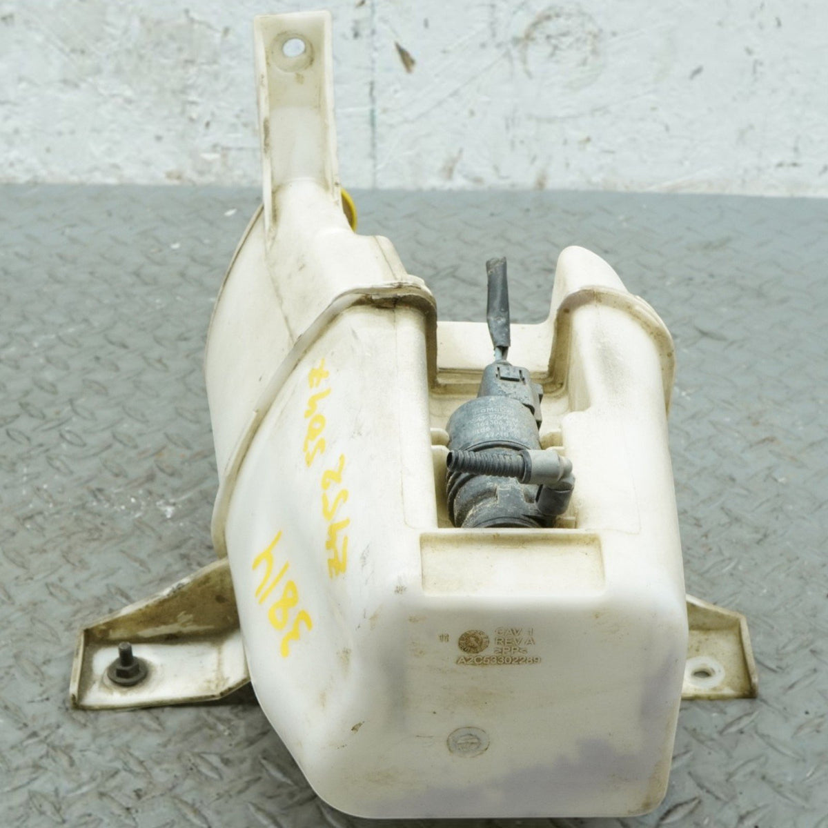 10-14 Ford Mustang GT S197 Windshield Washer Fluid Tank w Pump Cap AR3317B613AA