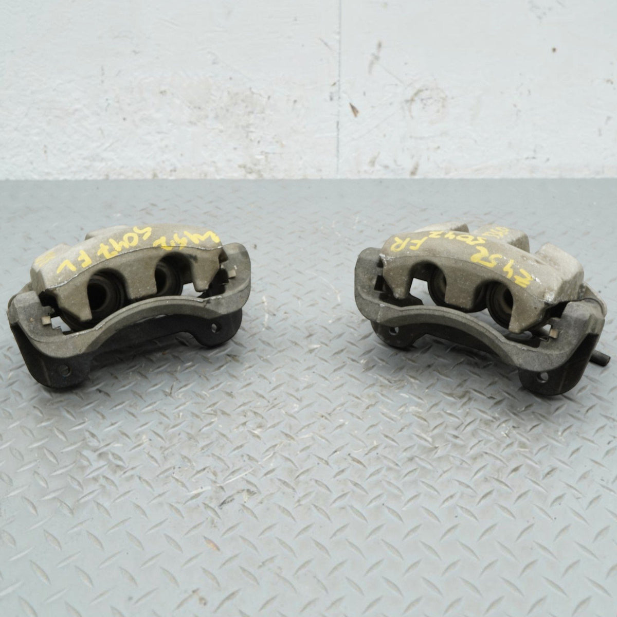 2012 Ford Mustang Coupe Front Caliper BR33-2B119-AE/ BR33-2B118-AE