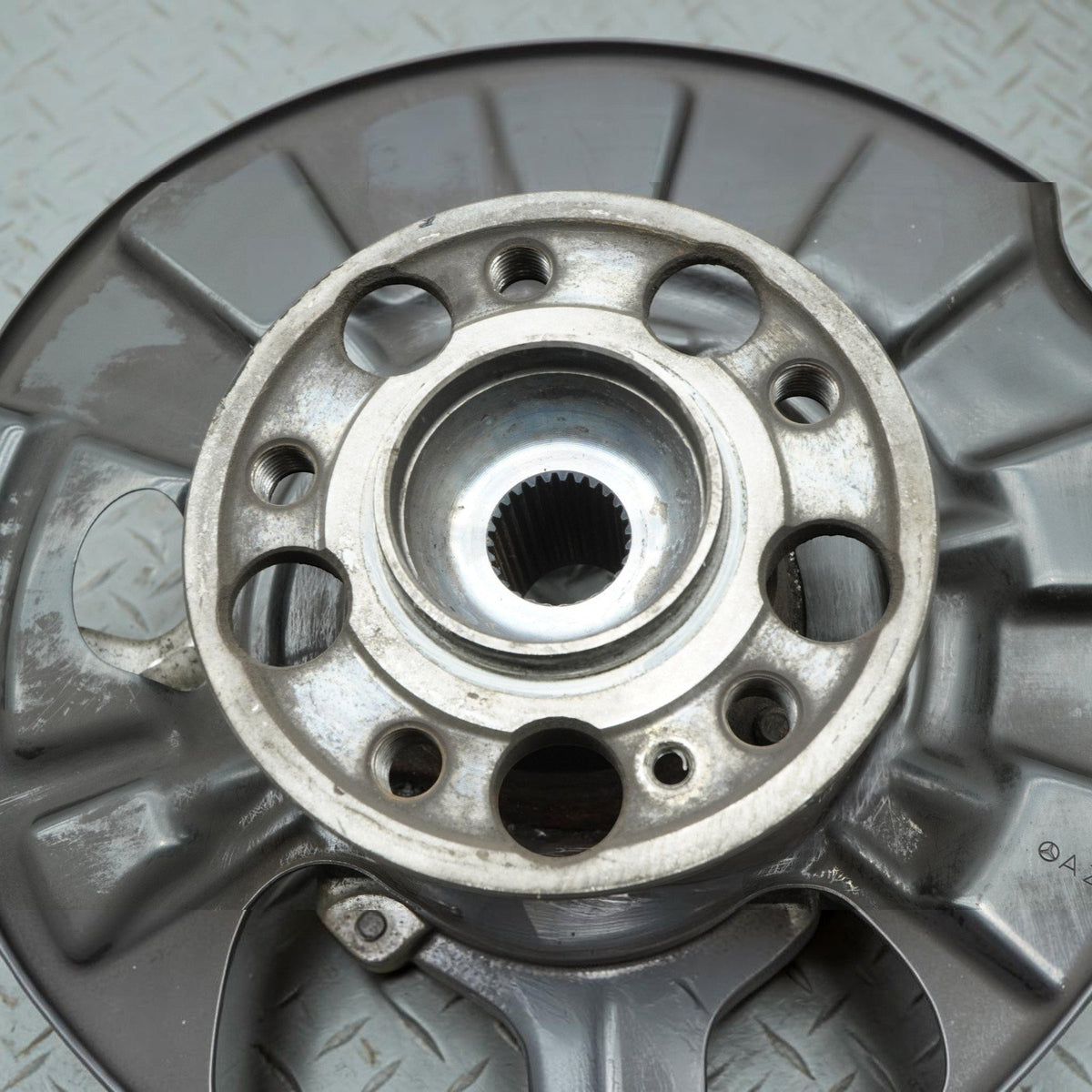 14-20 Mercedes W222 S550 Rear Right Spindle Knuckle Wheel Hub RH 2223501041 OEM