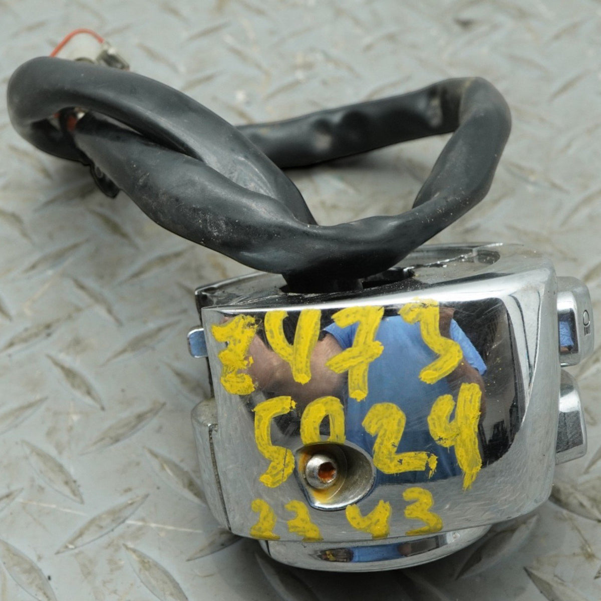 1999-2006 HARLEY-DAVIDSON ROAD KING FLHRCI Chrome LEFT SIDE HORN LIGHT SWITCH