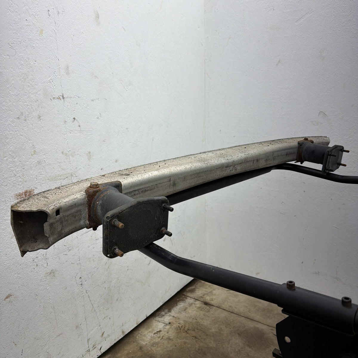 03-09 Mercedes E320 E350 E500 E550 W211 Rear Bumper Reinforcement Bar 2116101414