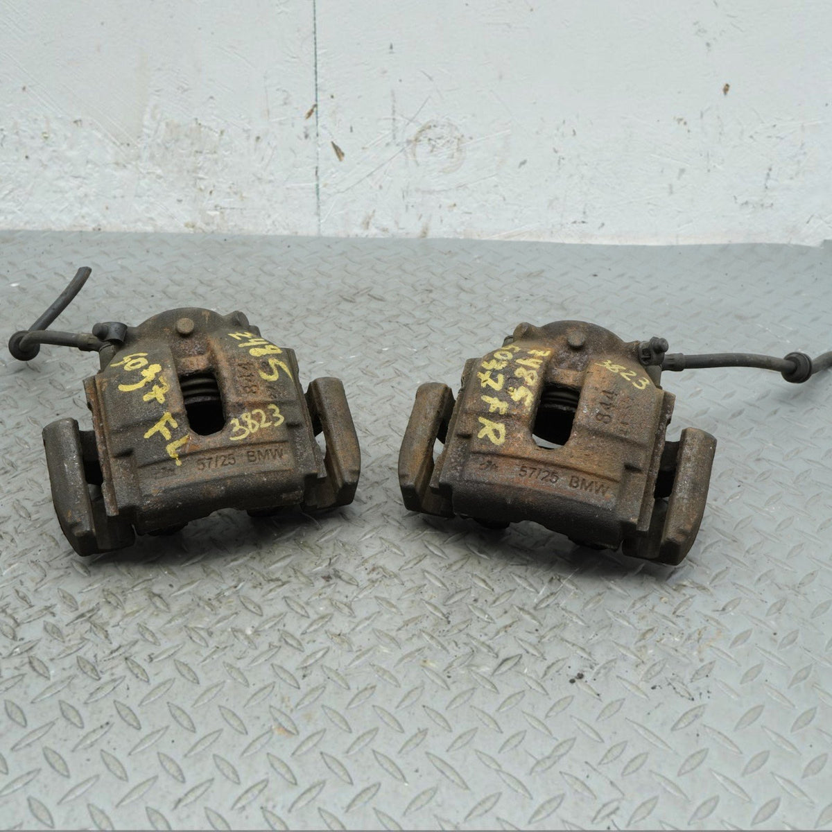 01-05 BMW 330i E46 Sedan Front Left Right Side Brake Caliper 34116765881 OEM