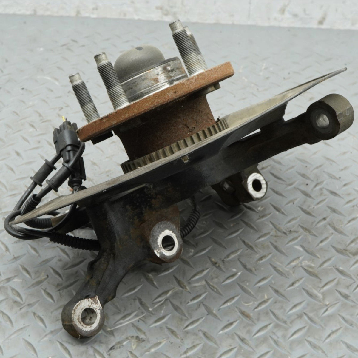 10-14 Ford Mustang GT S197 Front Left Knuckle Spindle Hub Bearing 4R332K004A OEM
