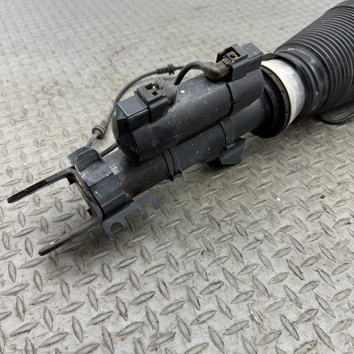 14-16 Mercedes S550 S550e W222 Left Front Air Strut Shock A2223208313 OEM