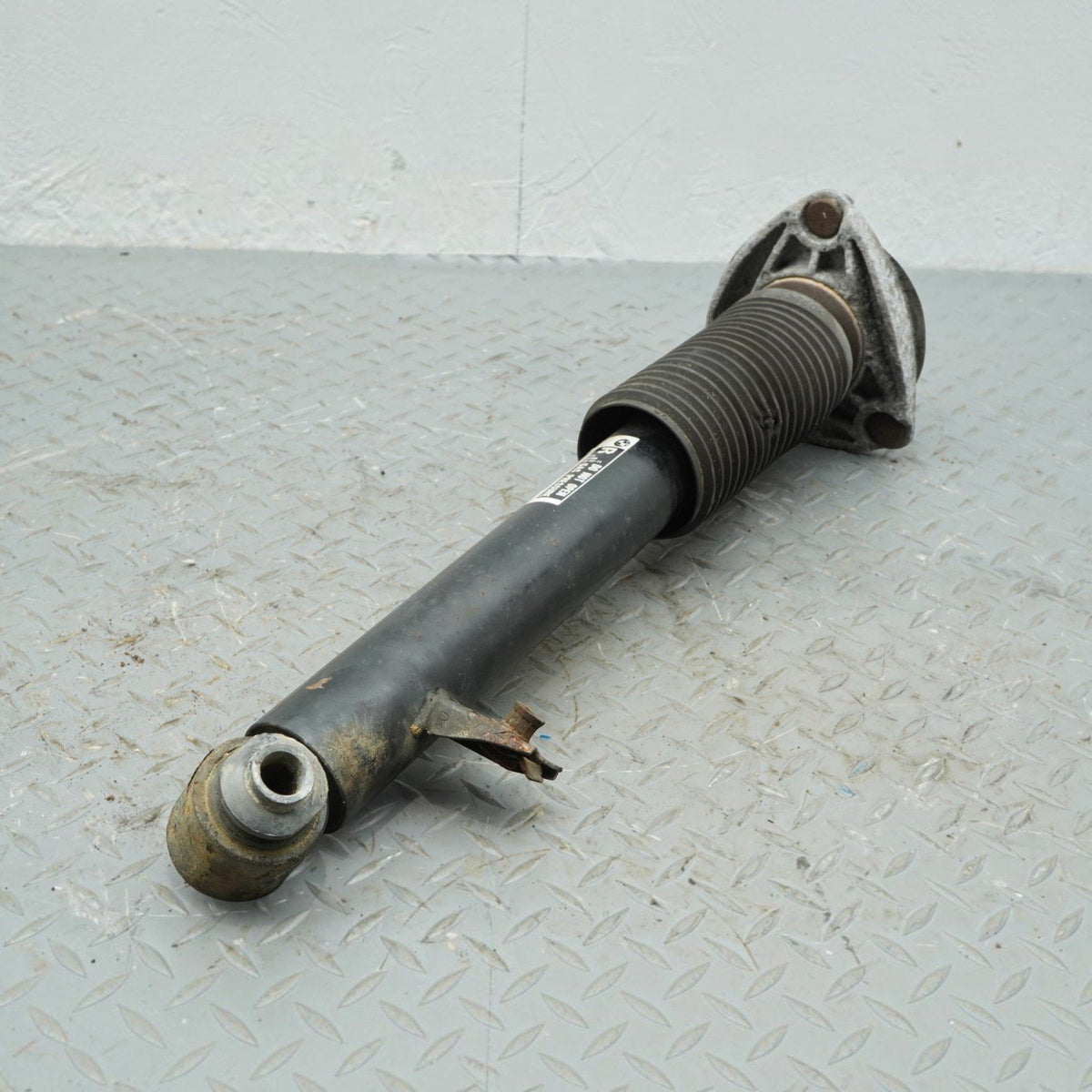 14-18 BMW X5 F15 Right Rear Strut Suspension Shock Absorber 33526867866 OEM