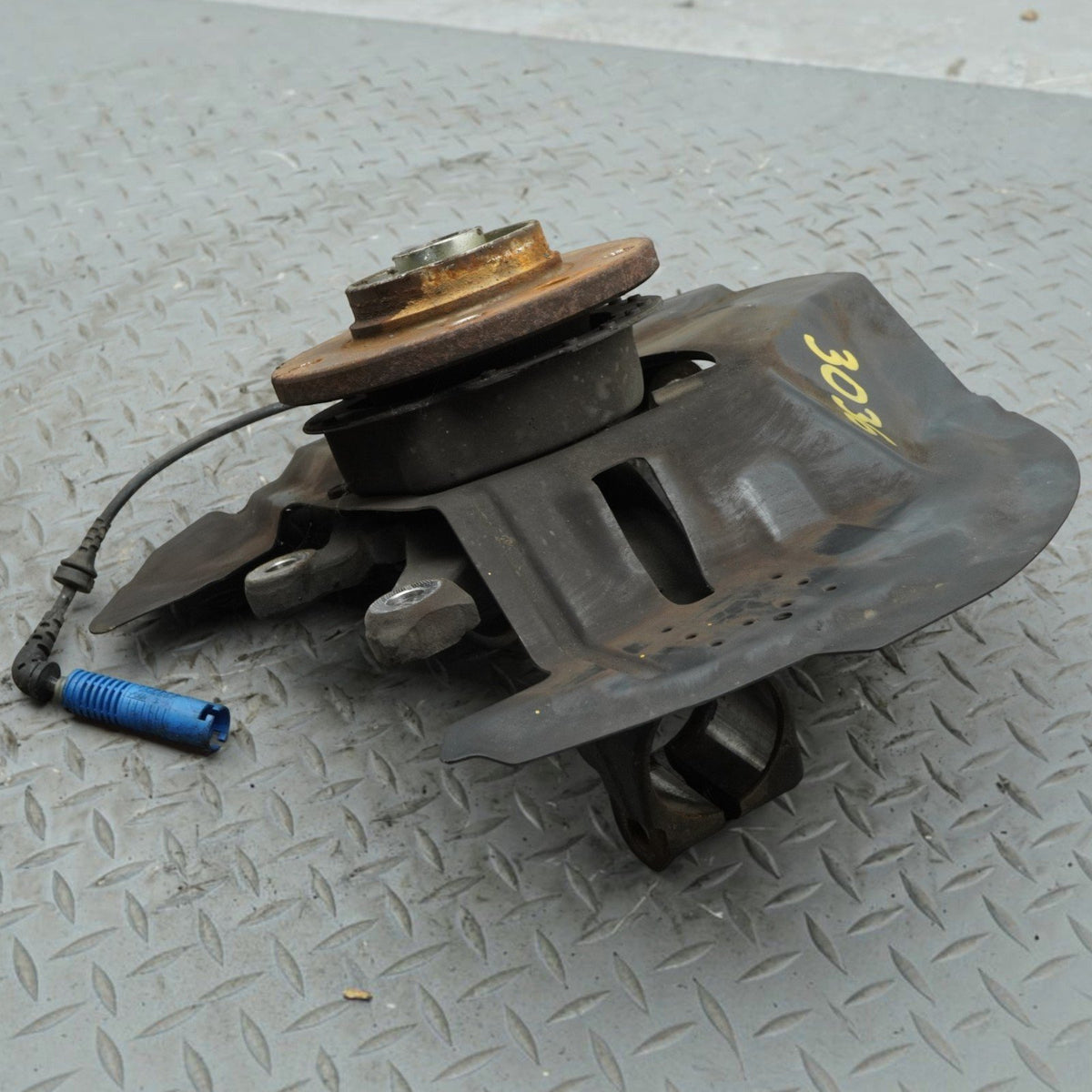99-06 BMW 320 323 325 328 330 E46 Front Left Spindle Knuckle Hub 31211096429 OEM