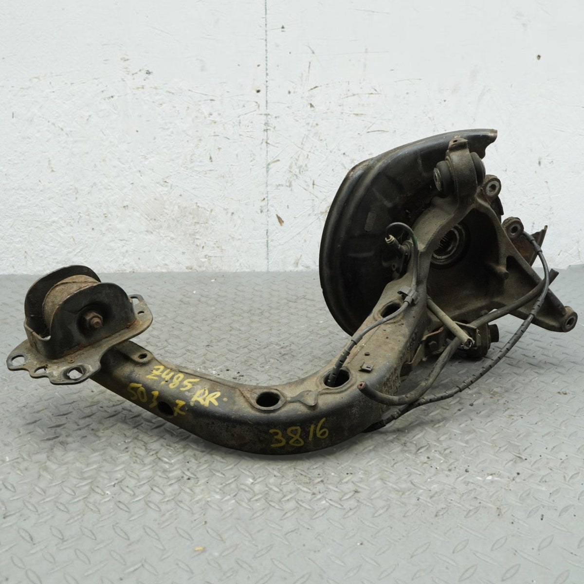 99-06 BMW 320 323 325 328 33 E46 Rear Right Passenger Knuckle Spindle OEM