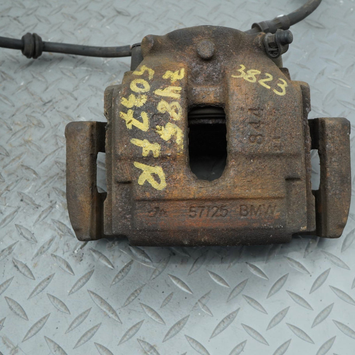 01-05 BMW 330i E46 Sedan Front Left Right Side Brake Caliper 34116765881 OEM