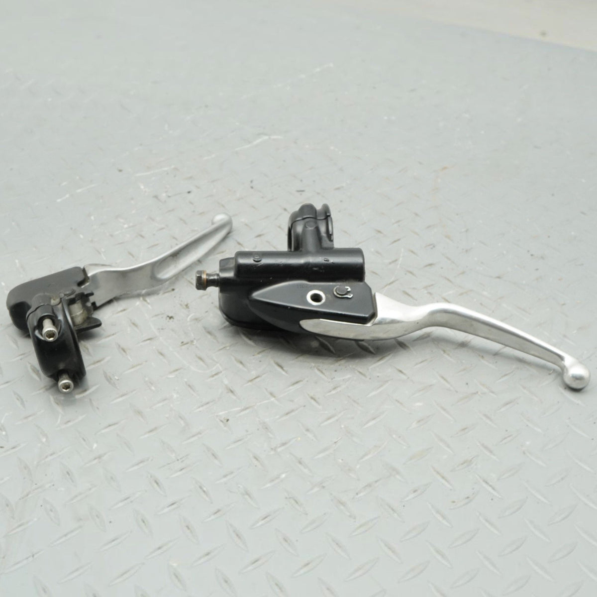 12-13 Harley-Davidson FLHTC Electra Glide Classic Handlebar Clutch Lever Brake