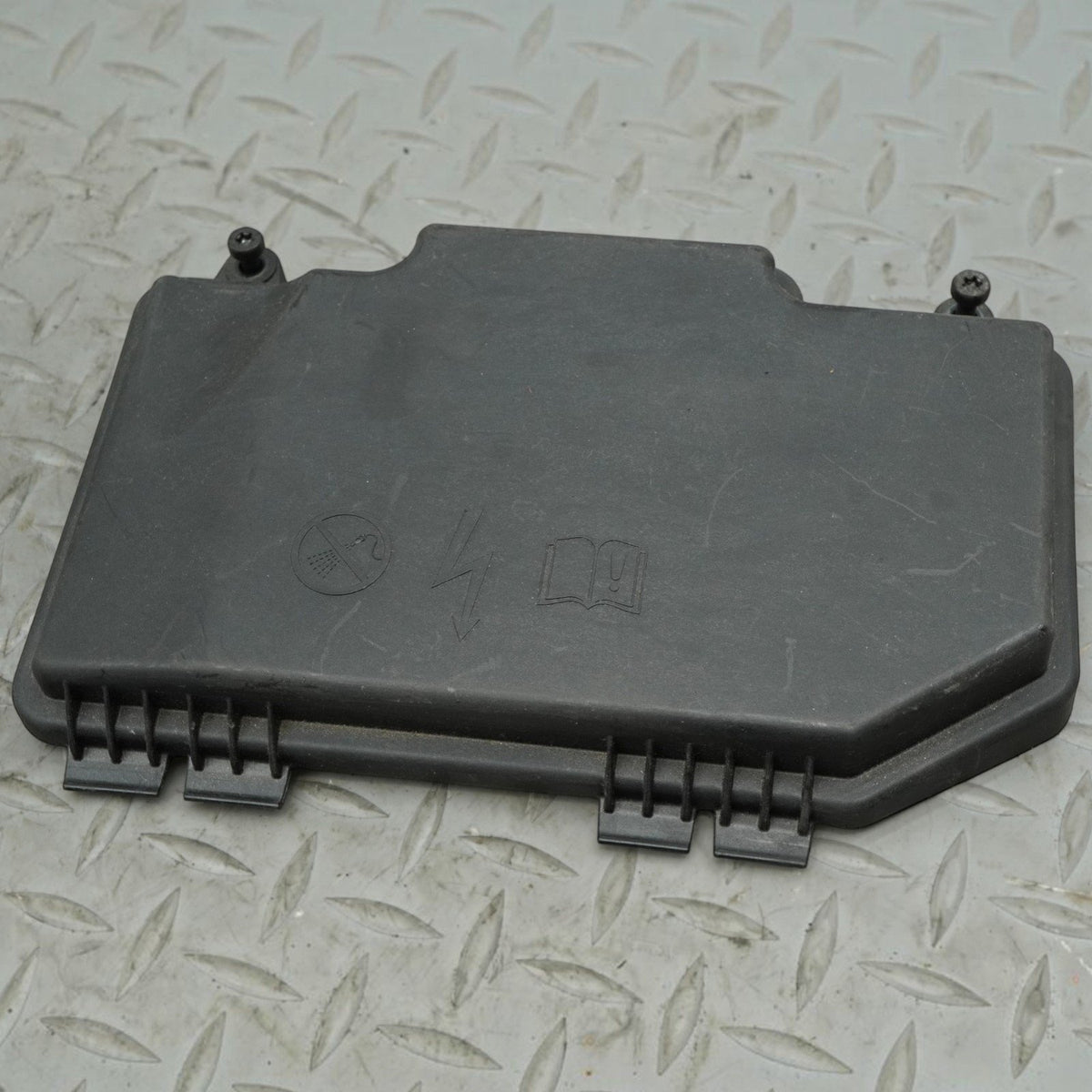 14-17 Mercedes S550 S400 S550e W222 Fuse Box Cove Panel Holder A2225400082 OEM