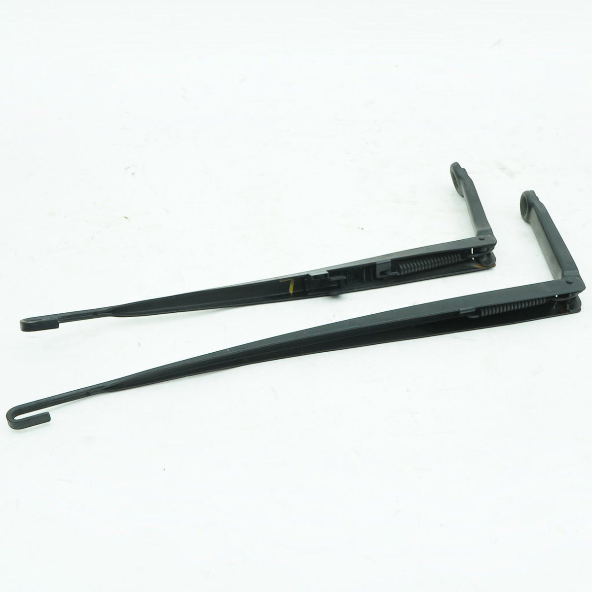 99-06 BMW E46 325i 330i M3 Front Wiper Arm Set LH RH 61617003931 61617007128 OEM
