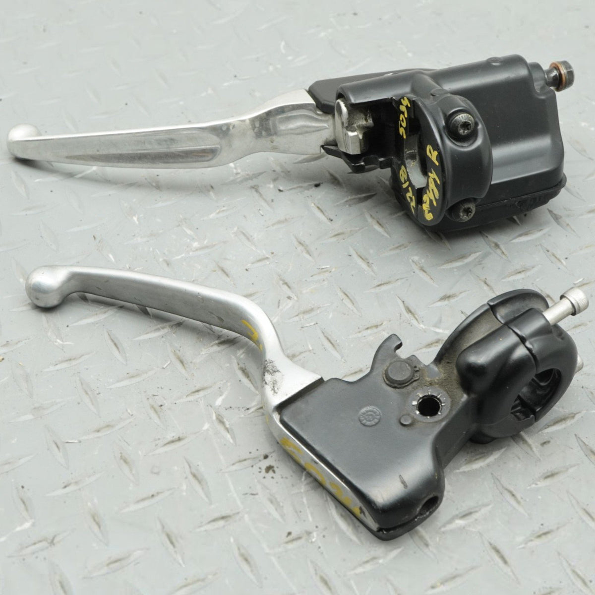 12-13 Harley-Davidson FLHTC Electra Glide Classic Handlebar Clutch Lever Brake