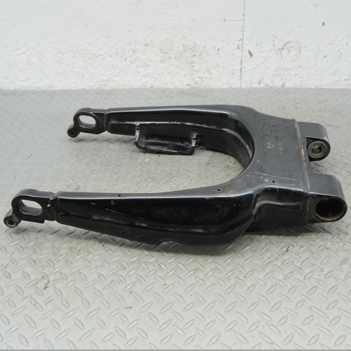 12-13 Harley-Davidson FLHTC Electra Glide Rear Fork Swingarm Swing Arm 45470-09