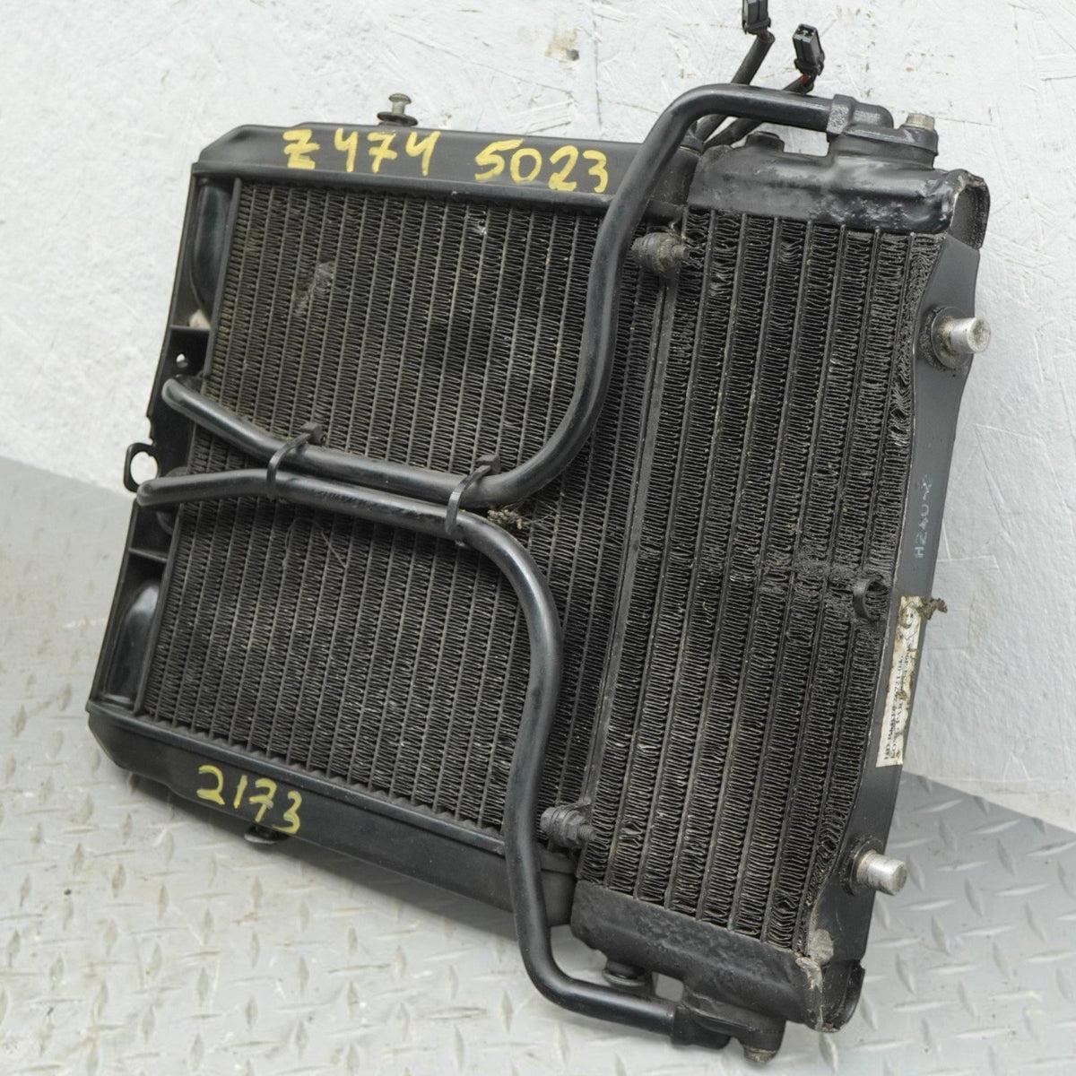 2002-2006 Harley Davidson VROD VRSCA Front Radiator W/ Fans 26722-04 OEM