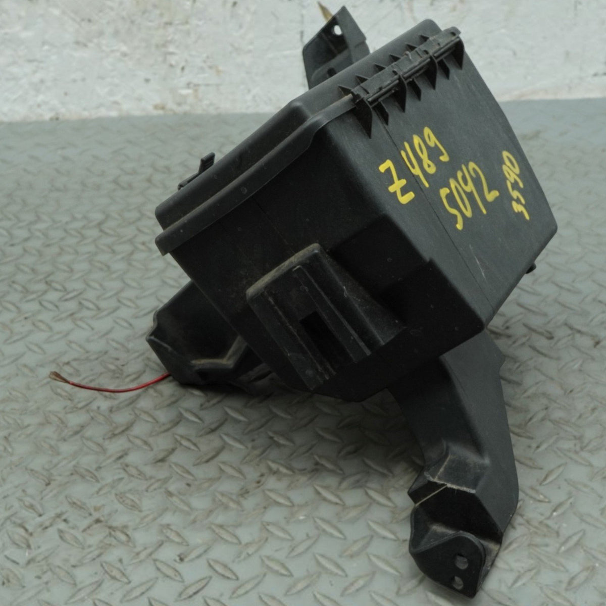 17-19 Mercedes GLS550 GLS450 GLS350d X166 Fuse Box Junction A1665400182 OEM