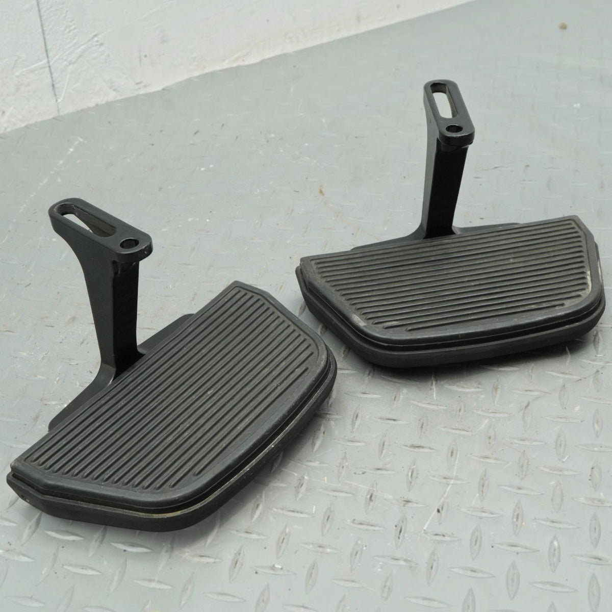 12-13 Harley FLHTC Electra Glide Classic Passenger Floorboard Footrest LH RH OEM