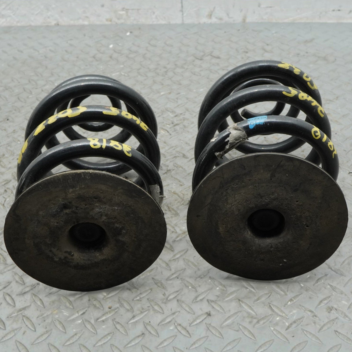 99-06 BMW 330i 328i 325i 323i E46 Rear Coil Spring Left Right 33536775572 OEM