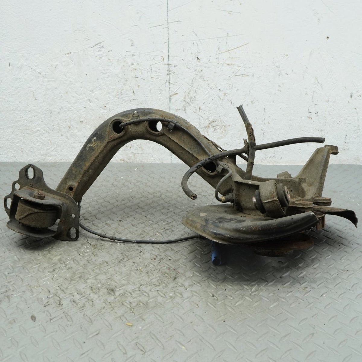 99-06 BMW 320 323 325 328 330 E46 Rear Left Driver Side Knuckle Spindle OEM