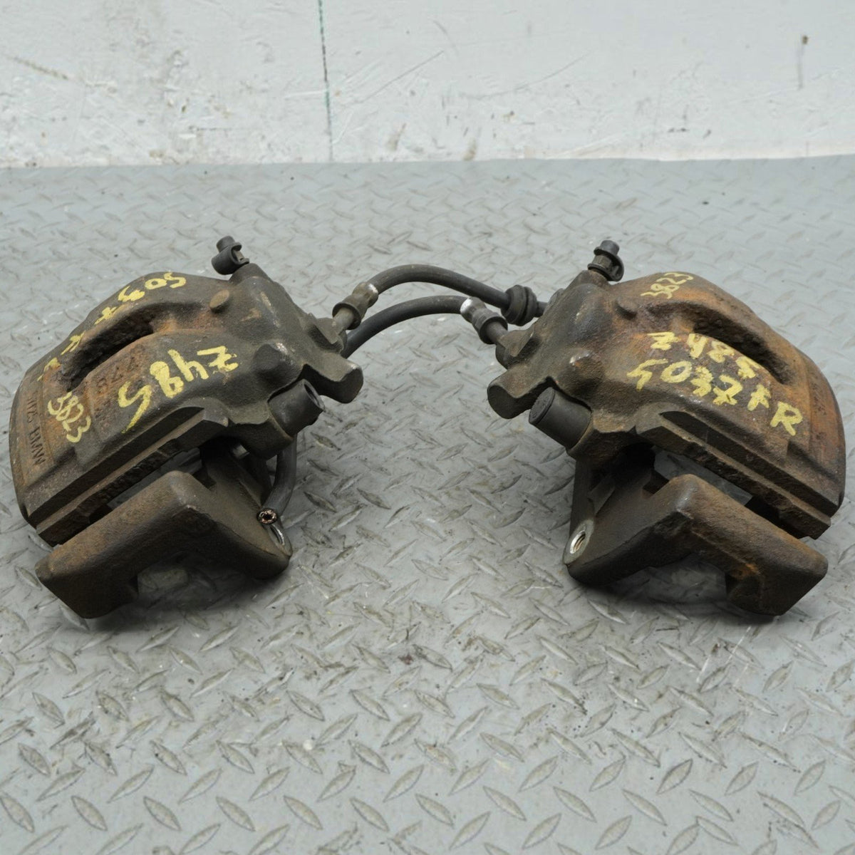 01-05 BMW 330i E46 Sedan Front Left Right Side Brake Caliper 34116765881 OEM