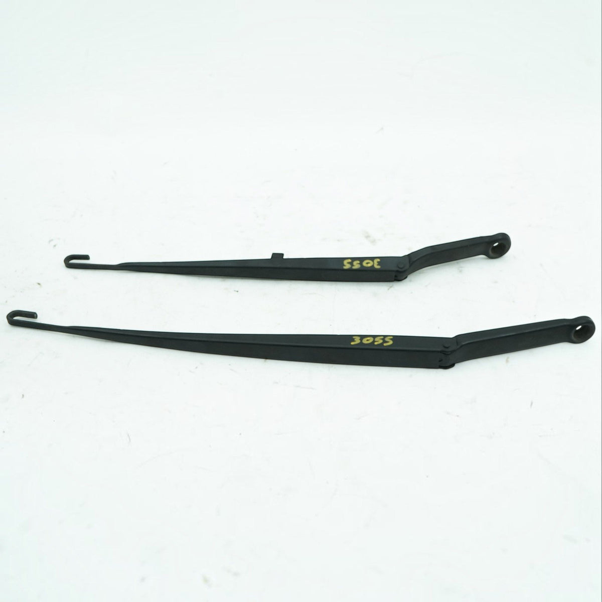 99-06 BMW E46 325i 330i M3 Front Wiper Arm Set LH RH 61617003931 61617007128 OEM