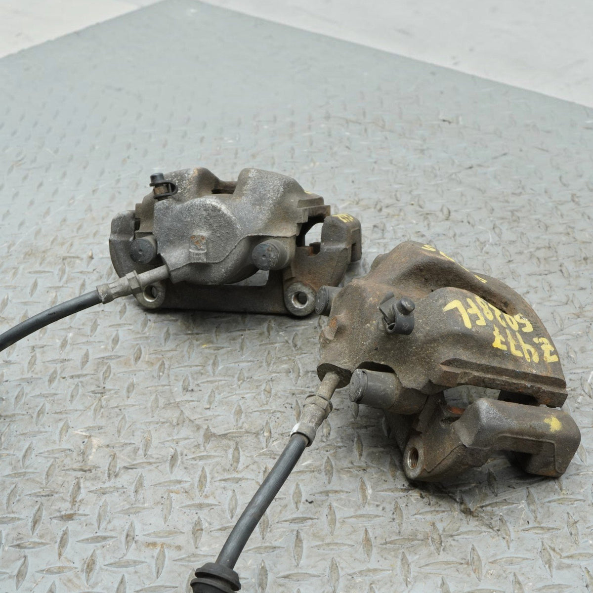 01-06 BMW 325Ci E46 Front Left Right Side Caliper Brake Stop 34116758113 OEM