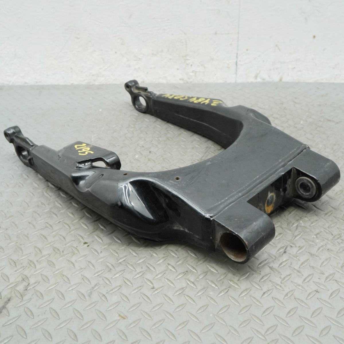 12-13 Harley-Davidson FLHTC Electra Glide Rear Fork Swingarm Swing Arm 45470-09