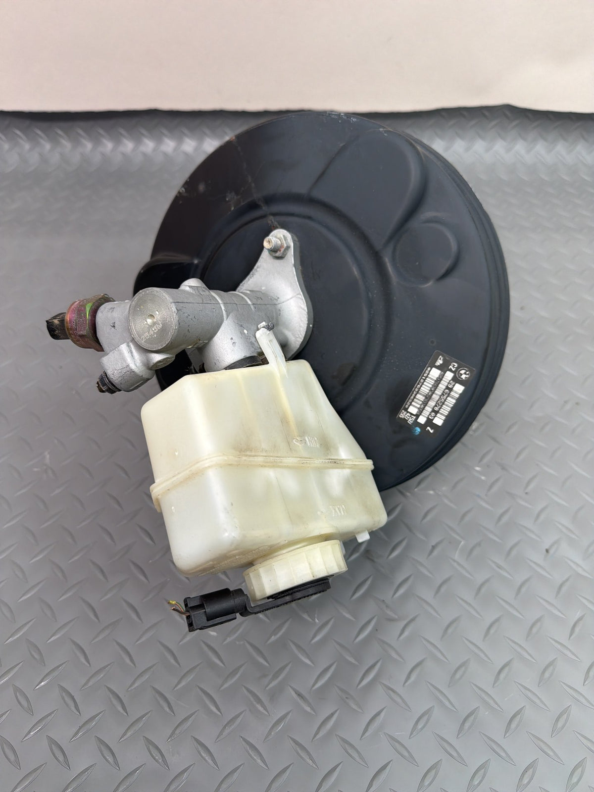 02-06 BMW 320i 325i 330i E46 Brake Booster Master Cylinder Tank 6755278 OEM