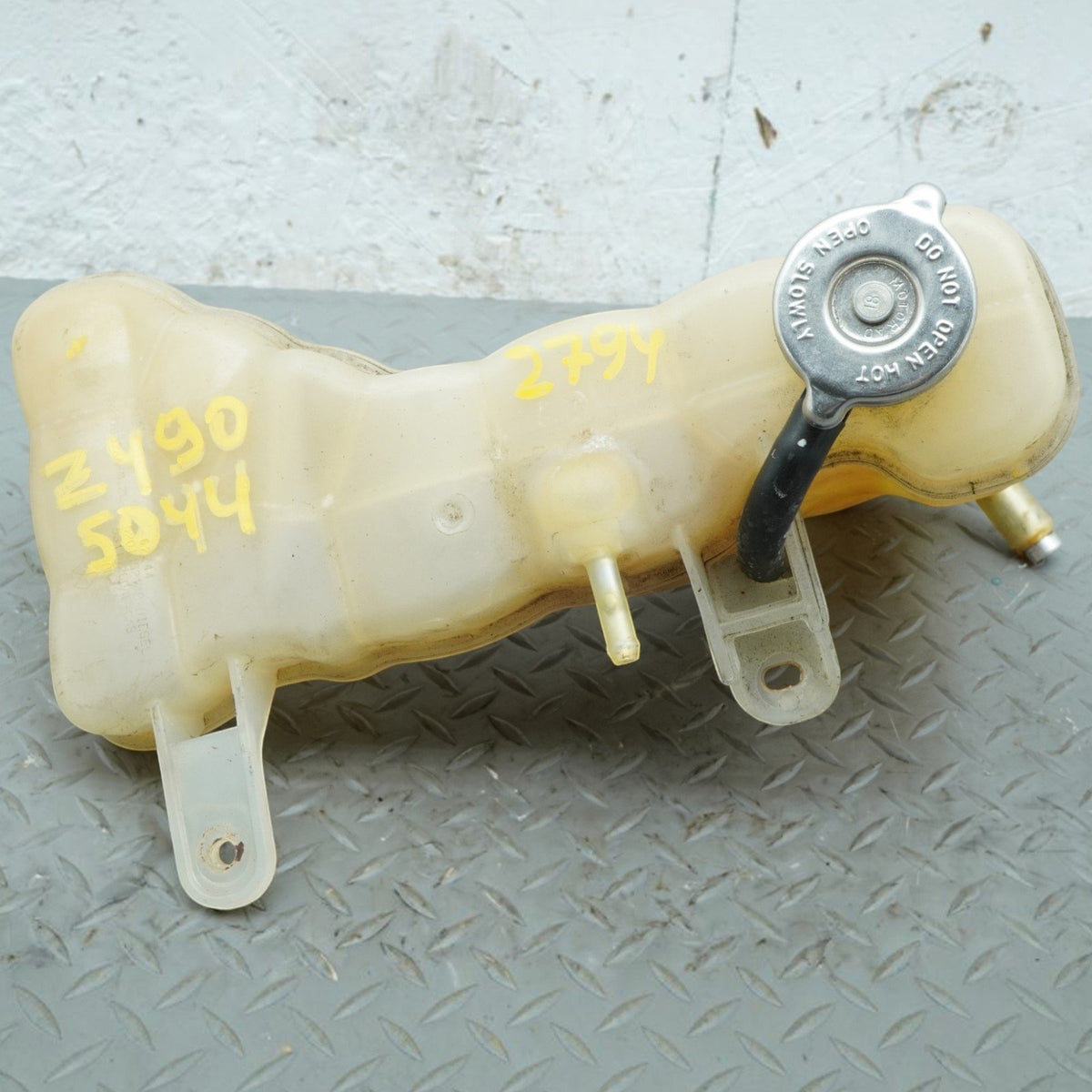 11-23 Dodge Challenger 5.7L 3.6L Coolant Bottle Reservoir Antifreeze 52014521AE