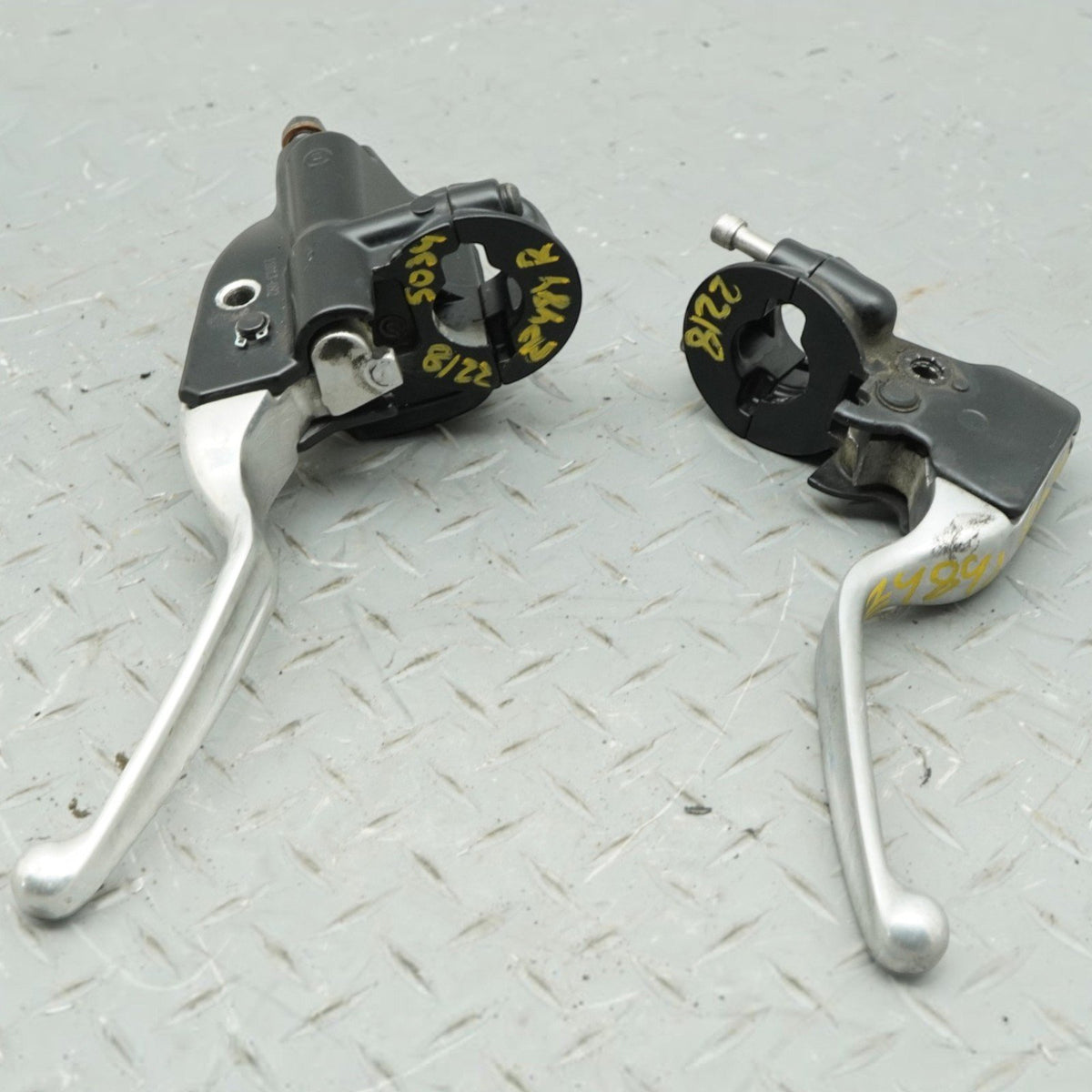 12-13 Harley-Davidson FLHTC Electra Glide Classic Handlebar Clutch Lever Brake
