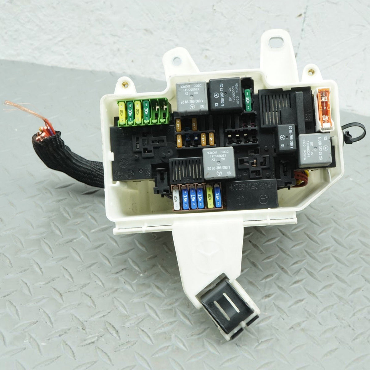 14-17 Mercedes-Benz S550 S400 S550E S600 Fuse Relay Box Junction A0009822923 OEM
