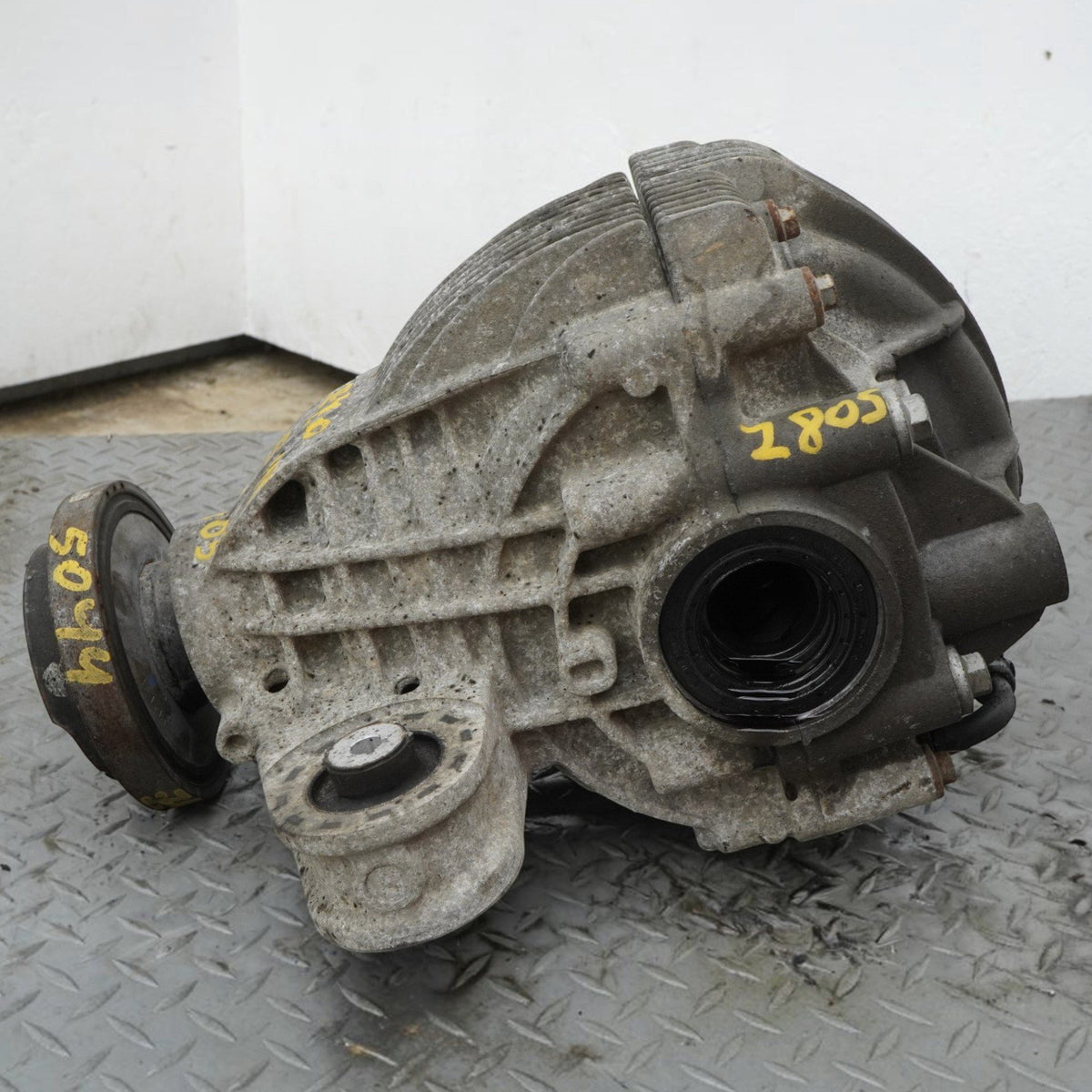 15-23 Dodge Challenger R/T Rear Differential Carrier 3.90 Ratio 05038703AD OEM