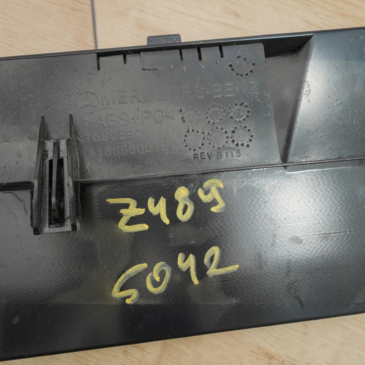 17-19 Mercedes GLS63 GLS550 GLS450 GLS350 X166 Glove Box Storage 1666800191 OEM
