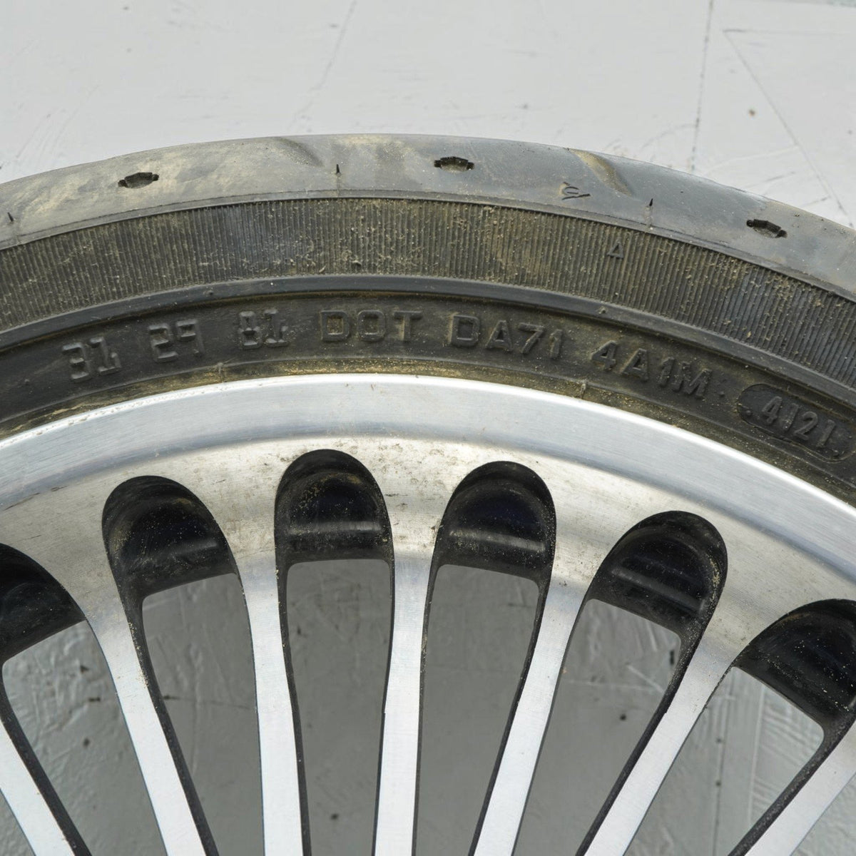 2006-2012 Harley-Davidson FLHTC Electra Size 17 Front Wheel Rim W/ Tire 43300161
