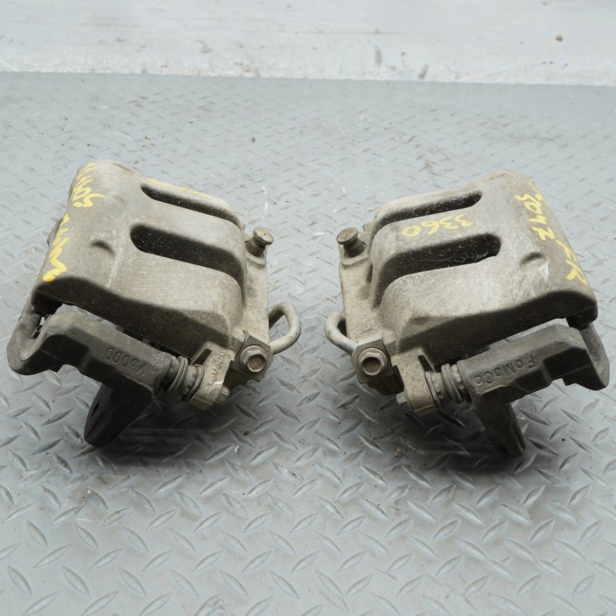 2012 Ford Mustang Coupe Front Caliper BR33-2B119-AE/ BR33-2B118-AE