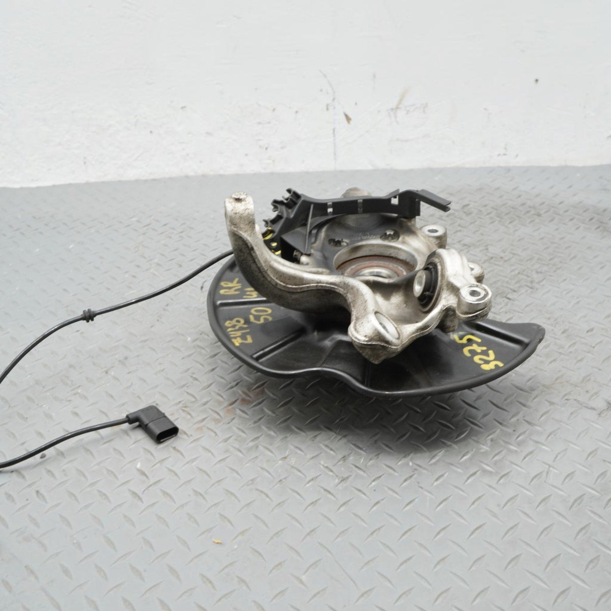 14-20 Mercedes W222 S550 Rear Right Spindle Knuckle Wheel Hub RH 2223501041 OEM