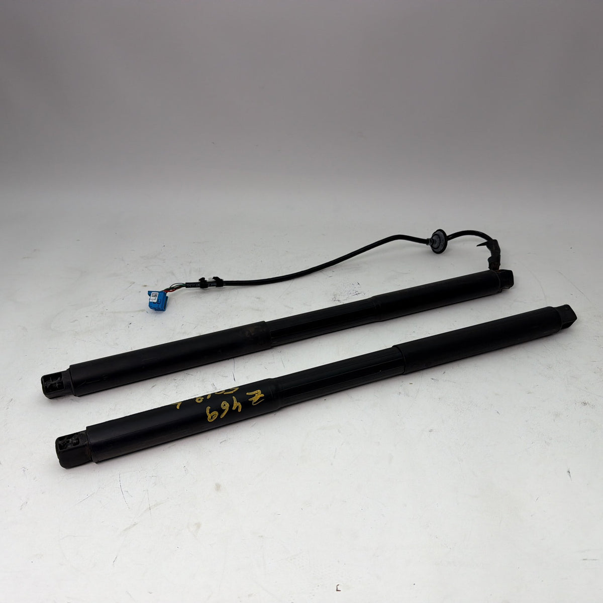 13-16 Mercedes X166 GL450 GL550 Power Liftgate Strut Set Left Right 1669802264