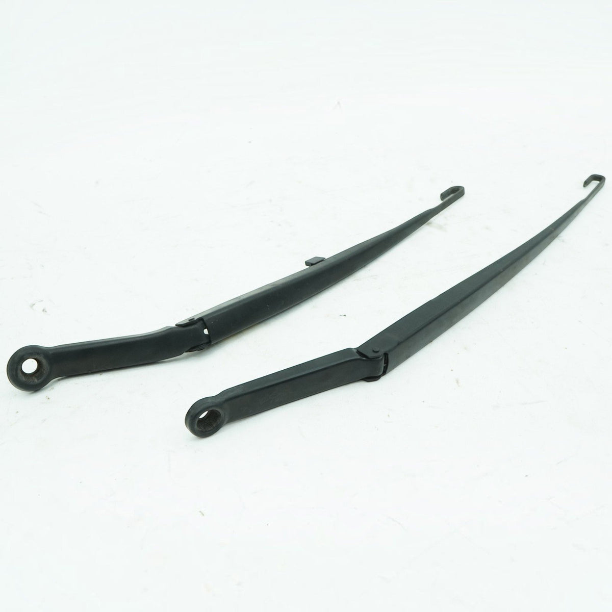 99-06 BMW E46 325i 330i M3 Front Wiper Arm Set LH RH 61617003931 61617007128 OEM
