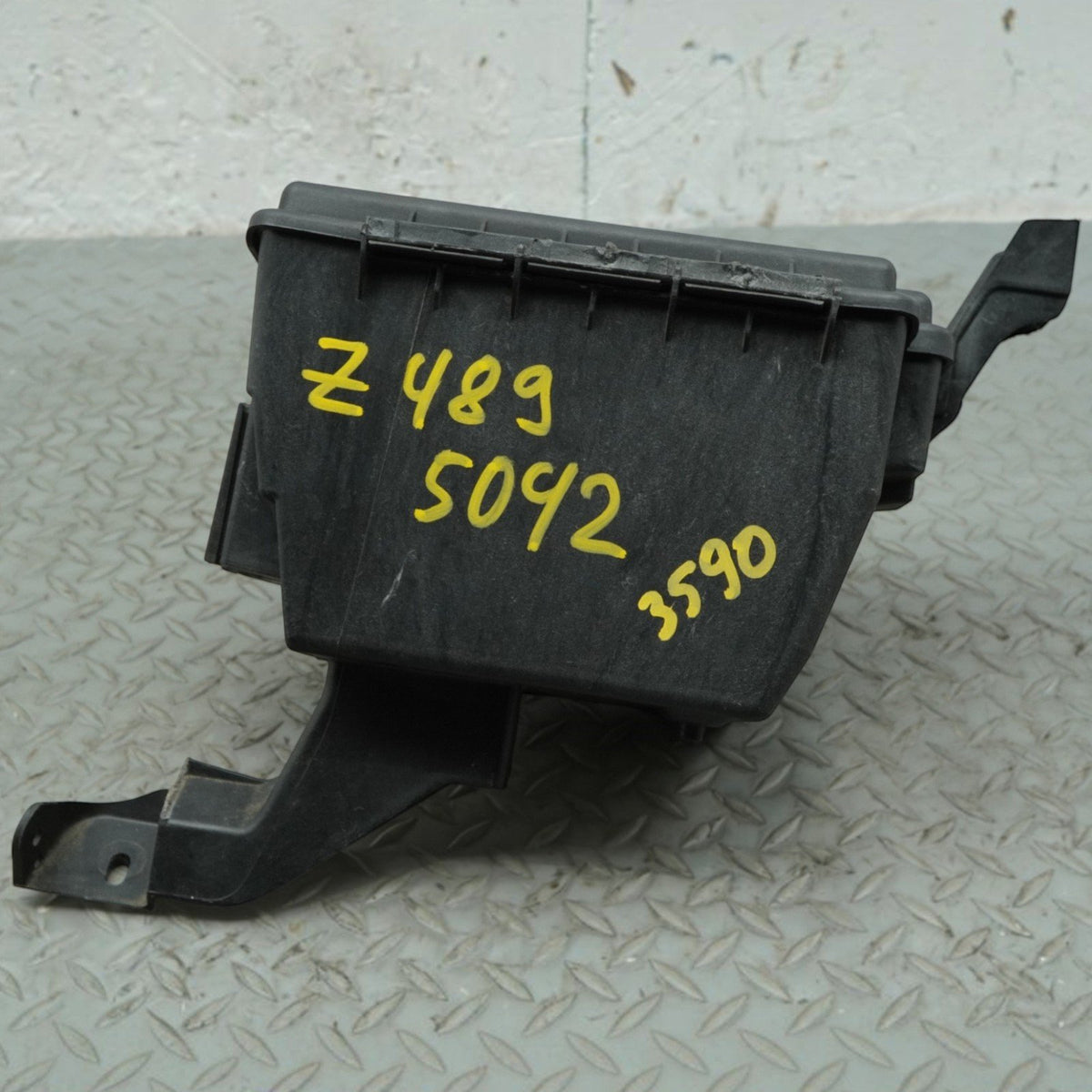 17-19 Mercedes GLS550 GLS450 GLS350d X166 Fuse Box Junction A1665400182 OEM