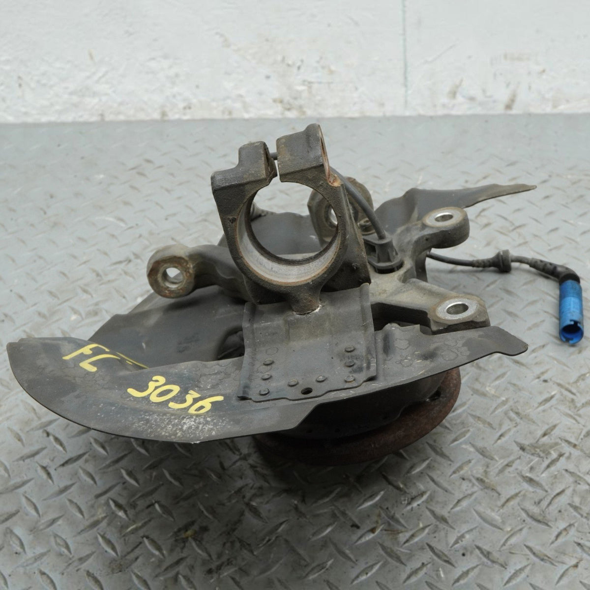 99-06 BMW 320 323 325 328 330 E46 Front Left Spindle Knuckle Hub 31211096429 OEM