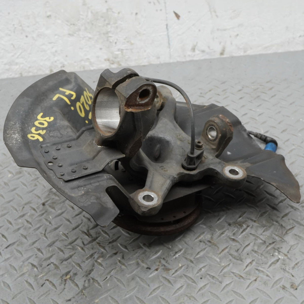 99-06 BMW 320 323 325 328 330 E46 Front Left Spindle Knuckle Hub 31211096429 OEM