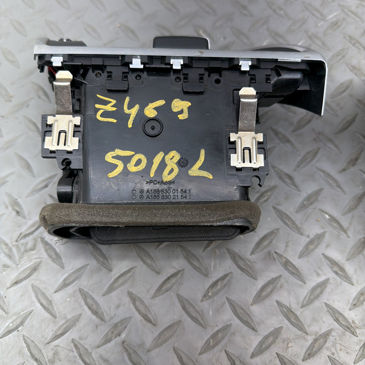 13-16 Mercedes GL450 GL550 X166 Front LH RH Dash AC Air Vents Grille A1668302154