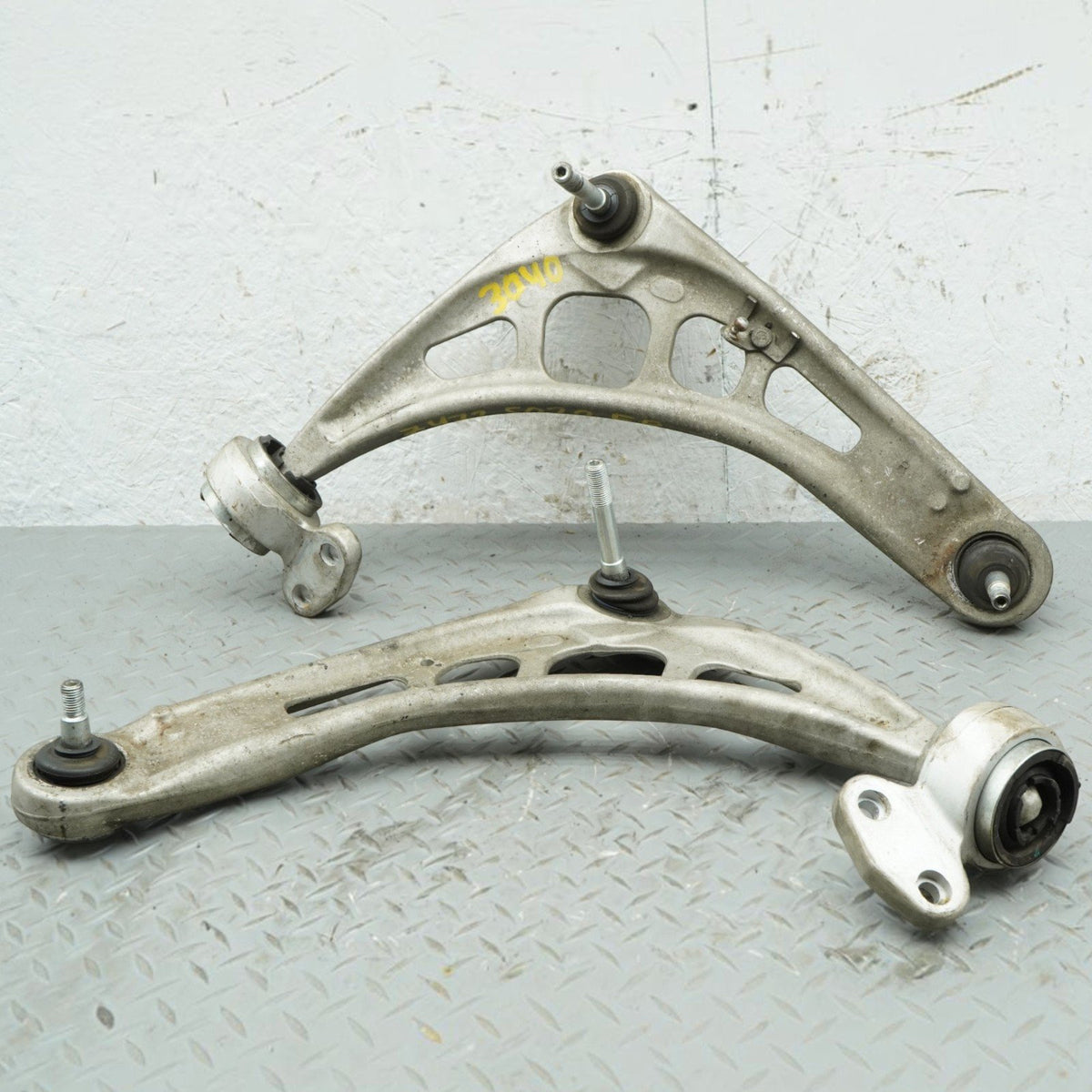 99-06 BMW 320 323 325 328 330 E46 Front Right Left Lower Control Arm 31126758519