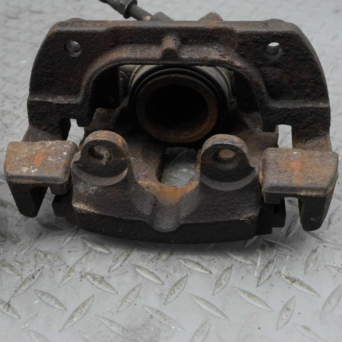 01-05 BMW 330i E46 Sedan Front Left Right Side Brake Caliper 34116765881 OEM