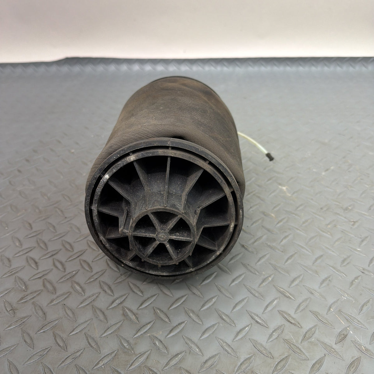 13-16 Mercedes GL450 GL550 X166 Rear LH Air Spring Bag Suspension 1643200925 OEM